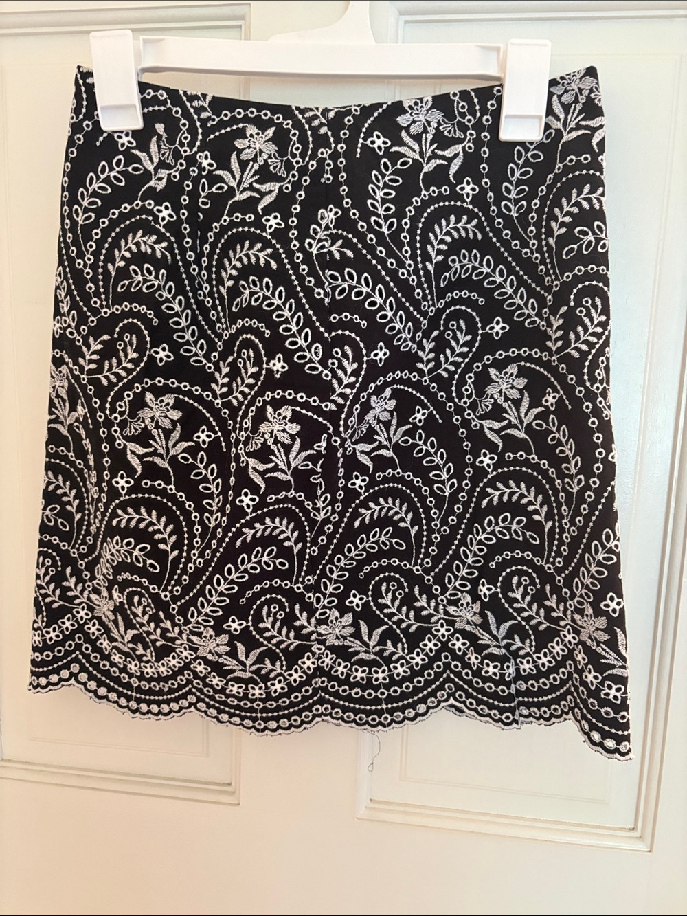 LOFT Black A-Line Skirt with White Embroidered Floral Pattern O Petite
NWT